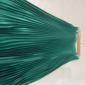 Club Monaco green pleated skirt, size 6